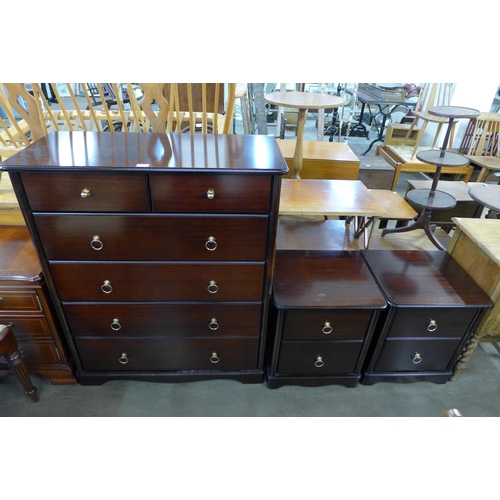 253 - A mahogany chest of drawers and a pair of bedside chests