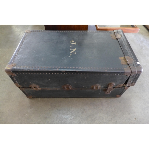 264 - A vintage fitted steamer trunk