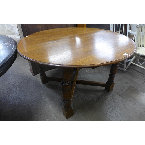 266A - An Ipswich oak circular dining table