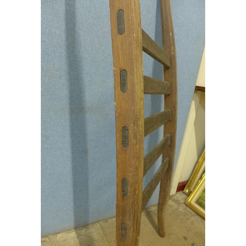 315 - A vintage wooden stretcher