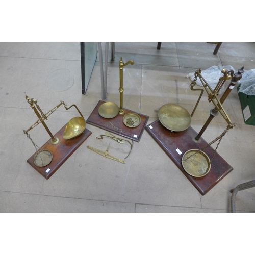 317 - Three sets of vintage Avery weighing scales