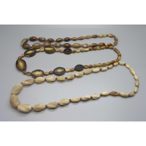 1009 - Three horn bead necklaces