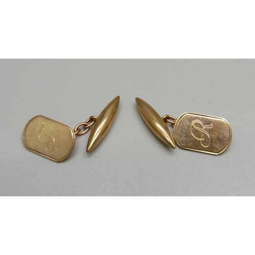 1021 - A pair of 9ct gold cufflinks, 4.6g