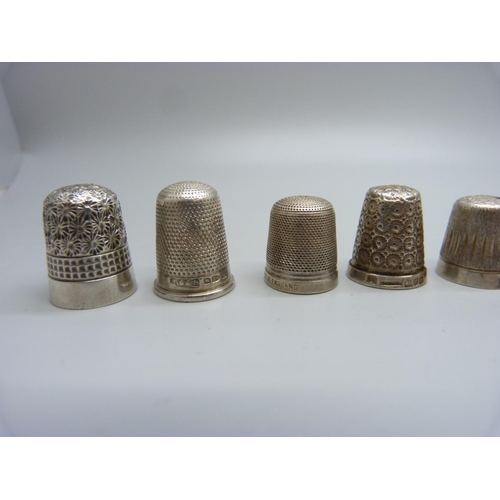 1042 - Ten silver thimbles