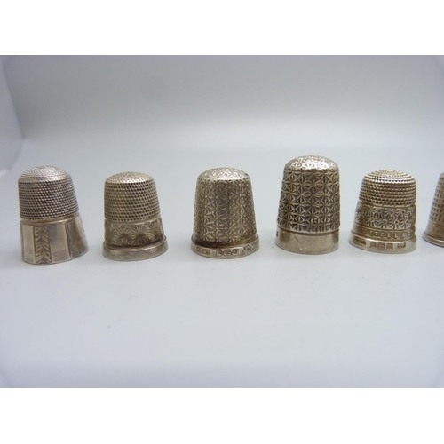 1044 - Ten silver thimbles