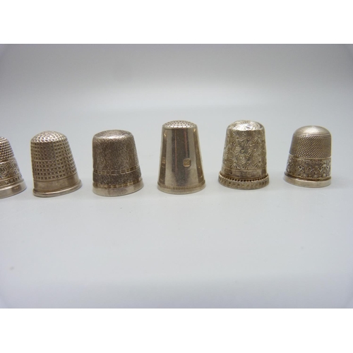 1044 - Ten silver thimbles