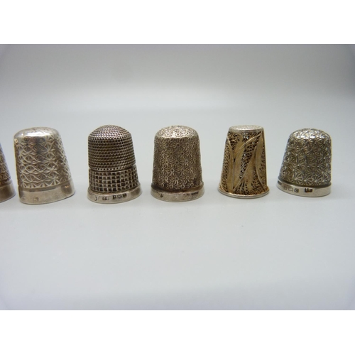 1045 - Ten silver thimbles