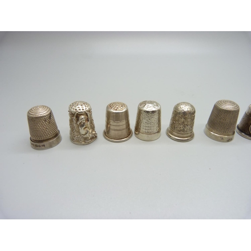 1046 - Ten silver thimbles