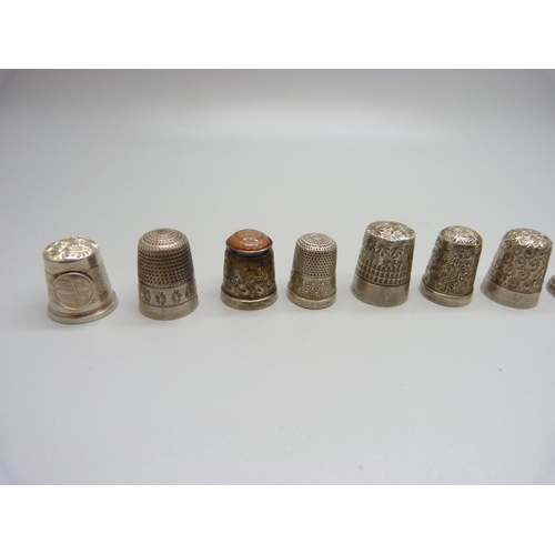 1047 - Ten silver thimbles