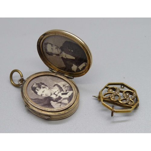 1092 - A Victorian fold-out locket and a small 15ct gold and pearl initial brooch, 2.8g