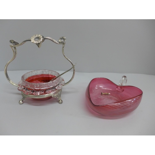 631 - A cranberry glass heart shaped dish and a cranberry glass preserve pot, stand and spoon (2)