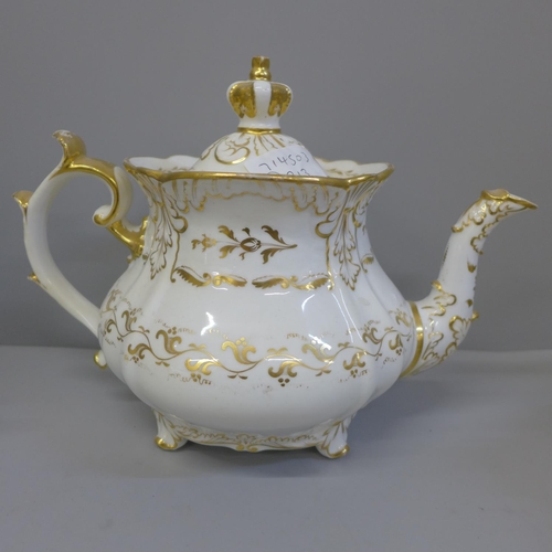 699 - A Rockingham porcelain tea pot, a similar lidded sugar bowl and one other