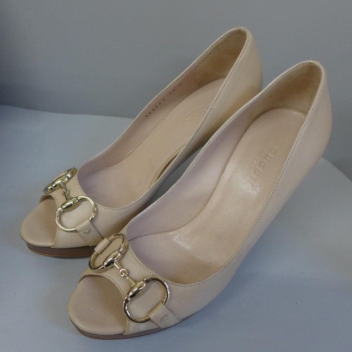 715 - A pair of lady's Gucci shoes, cream leather with wooden sole and heel, Gucci buckle, size 36C, boxed