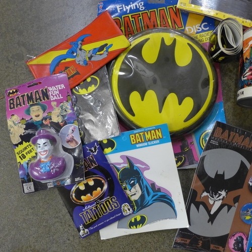 722 - A Batman collection including frisbees, jigsaws, badges, flasher lights, etc.