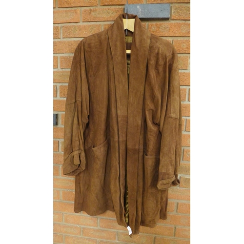 745 - A suede swing jacket (14) and a leather and suede jacket