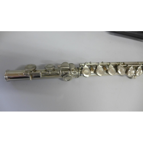 783 - A Rosehill flute, cased