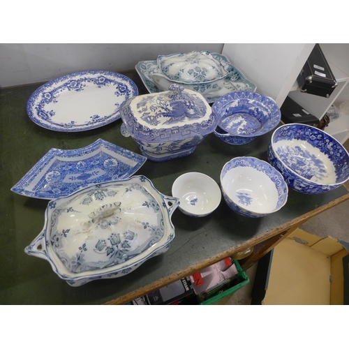 787 - A box of blue and white china including Spode slop bowl, Wedgwood fruit bowl, Willow pattern vegetab... 