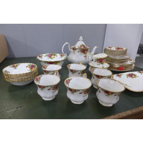 788 - A Royal Albert Old Country Roses six setting tea set and two cake/sandwich plates and small bowl