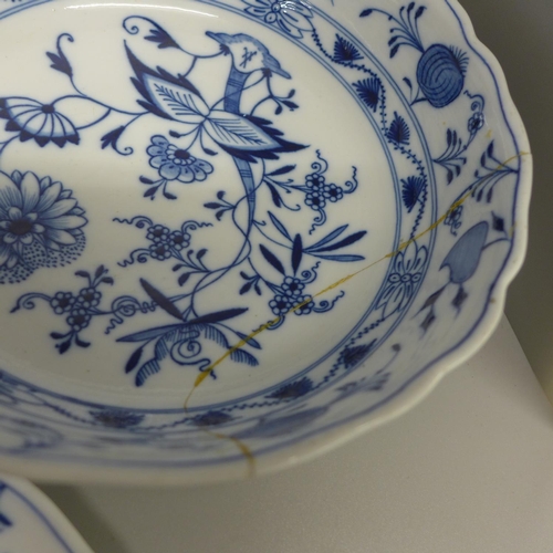 789 - Five Meissen Blue Onion deep plates, two smaller, a fruit bowl and tea pot, all items either chipped... 