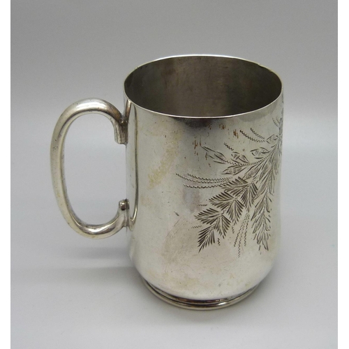 843 - A silver mug, Sheffield 1913, 146g, 8cm