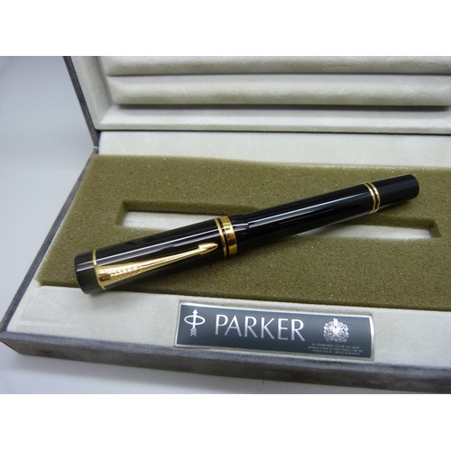 845 - A Parker Duofold fountain pen with 18ct gold nib, boxed