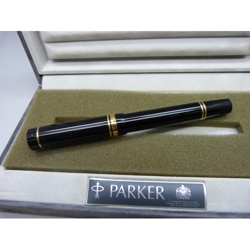 845 - A Parker Duofold fountain pen with 18ct gold nib, boxed