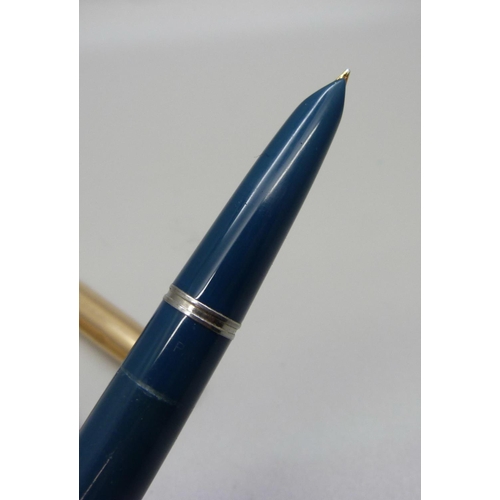 856 - A Parker fountain pen, ballpoint pen and pencil