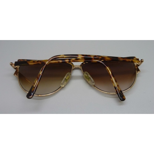 897 - Nina Ricci sunglasses NR3018, C31, O171