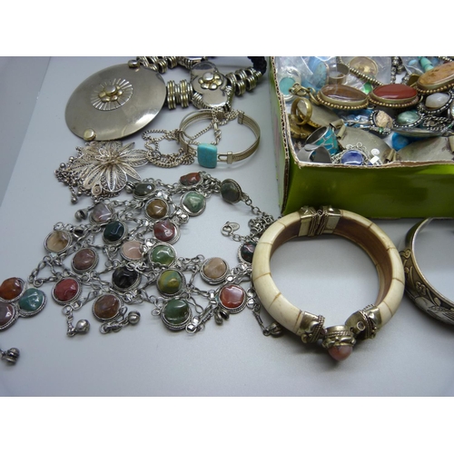 903 - A collection of costume jewellery including stone set