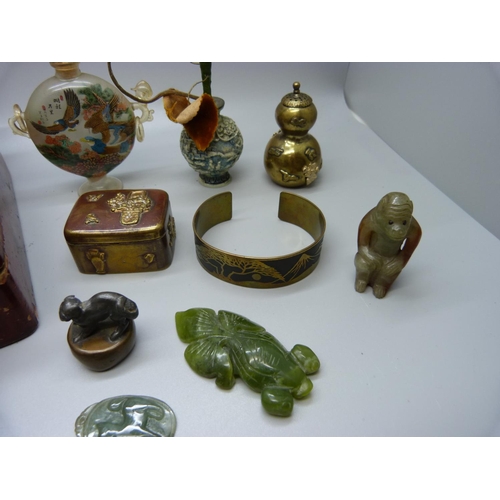 905 - Oriental related items, including a carved monkey, a musical compact, a glass scent bottle, a/f, a b... 