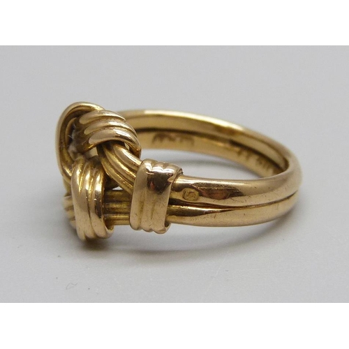 932 - A vintage 18ct gold knot ring, 4.9g, J