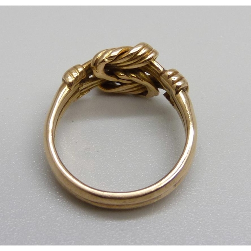 932 - A vintage 18ct gold knot ring, 4.9g, J