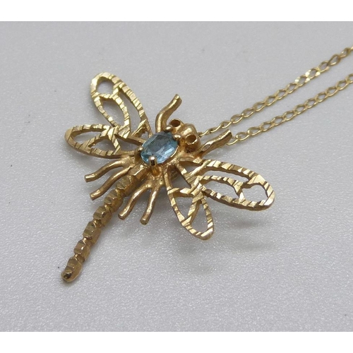 952 - A 9ct gold dragonfly pendant set with a blue stone, on a fine 9ct gold chain, 1.9g