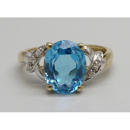 966 - A 9ct gold, aquamarine and diamond ring, 2.9g, N