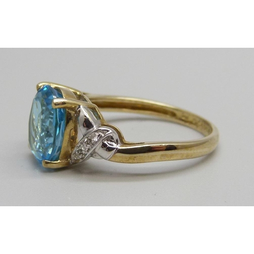 966 - A 9ct gold, aquamarine and diamond ring, 2.9g, N