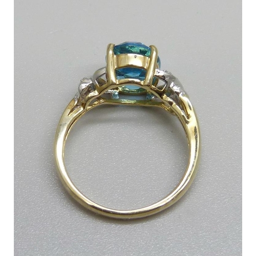 966 - A 9ct gold, aquamarine and diamond ring, 2.9g, N