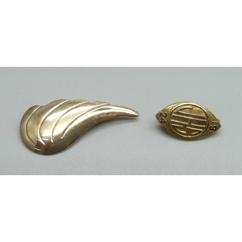 967 - A 9ct gold wing brooch, 1g, and another brooch marked 14k, 1.6g