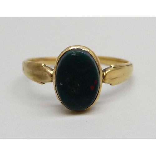 974 - An 18ct gold blood stone signet ring, 1.6g, L