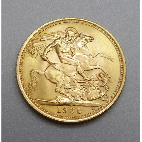 982 - A 1963 full sovereign