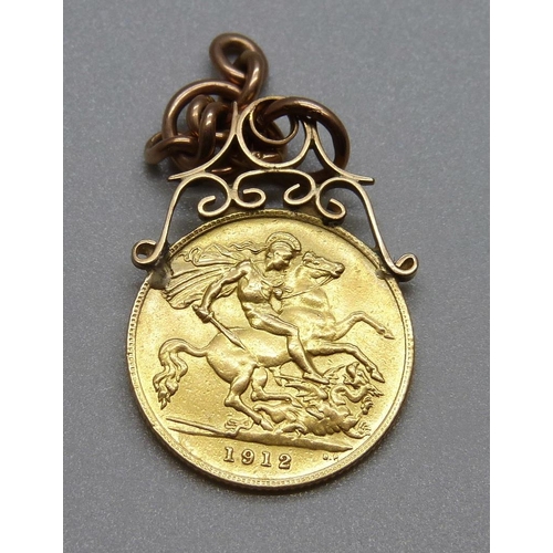 988 - A 1912 half-sovereign with pendant mount, total weight 5.8g