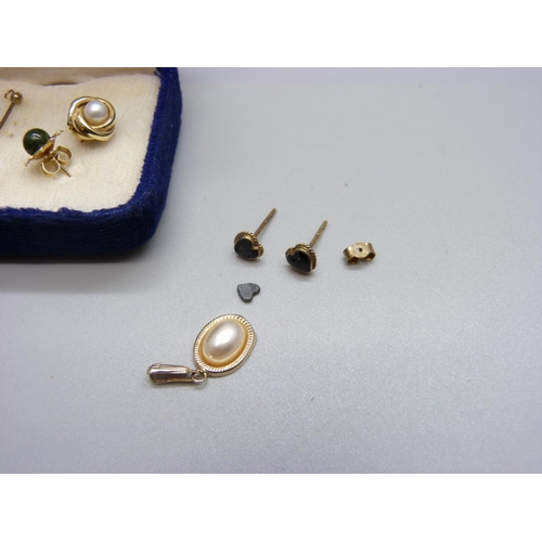 989 - A pair of 14k gold and jade stud earrings, etc.