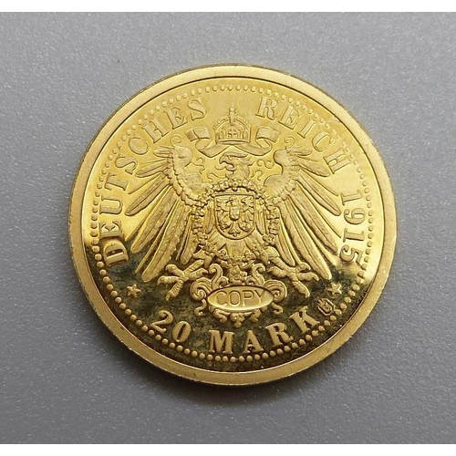 996 - A 1915 20 Mark gold coin, marked 'copy', 4g