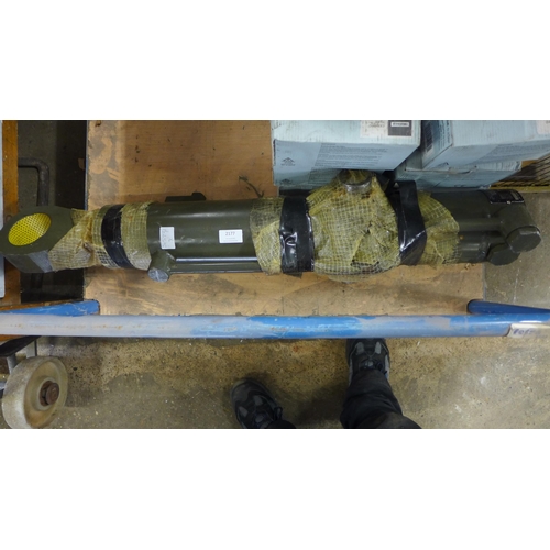 2132 - 210 Bar hydraulic ram bar, unused - original RRP £320