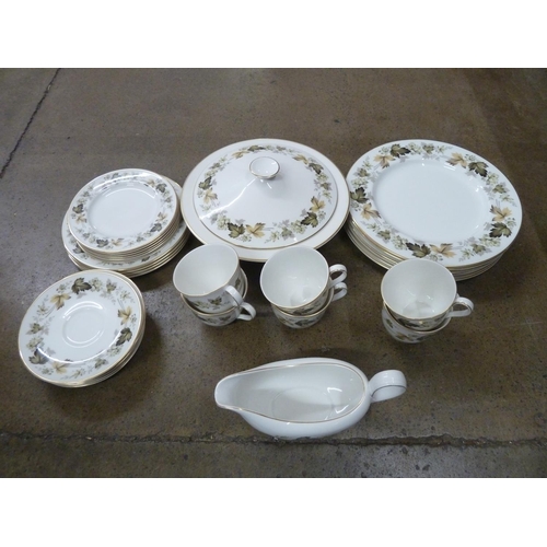 1118 - A collection of Royal Doulton Larchmont pattern china **PLEASE NOTE THIS LOT IS NOT ELIGIBLE FOR POS... 