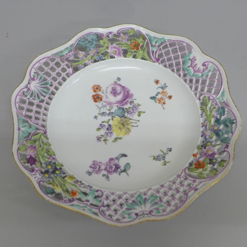 603 - A 1755-1760  Meissen pierced cabinet plate decorated with flowers, 25cm