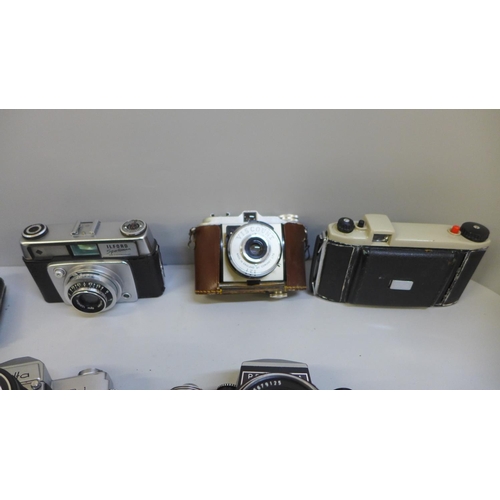 670 - Six vintage cameras including Minolta and Viscount