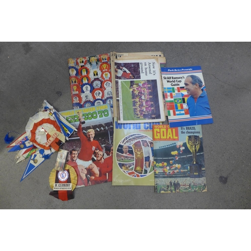 686 - A box of World Cup 1970 souvenirs and memorabilia, including a full set of World Cup Soccer Stars al... 