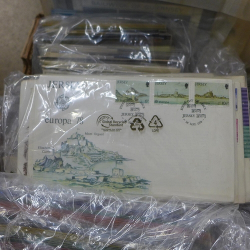 727 - A collection of first day covers and mint stamps, pre-decimal and early 1970s, Jersey and Guernsey, ... 