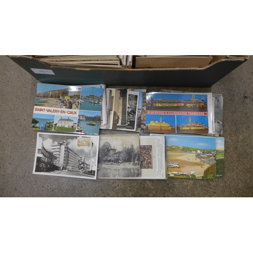 731 - A box of early and modern postcards