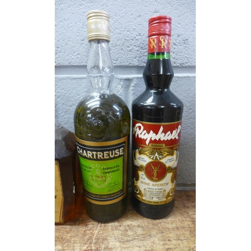 808 - Assorted alcohol, whisky Campari, wine, aperatifs (5)